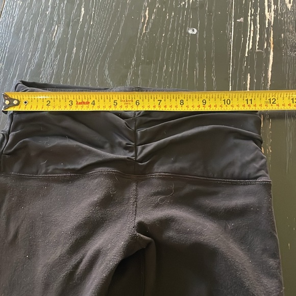 Lululemon. - Picture 2 of 5